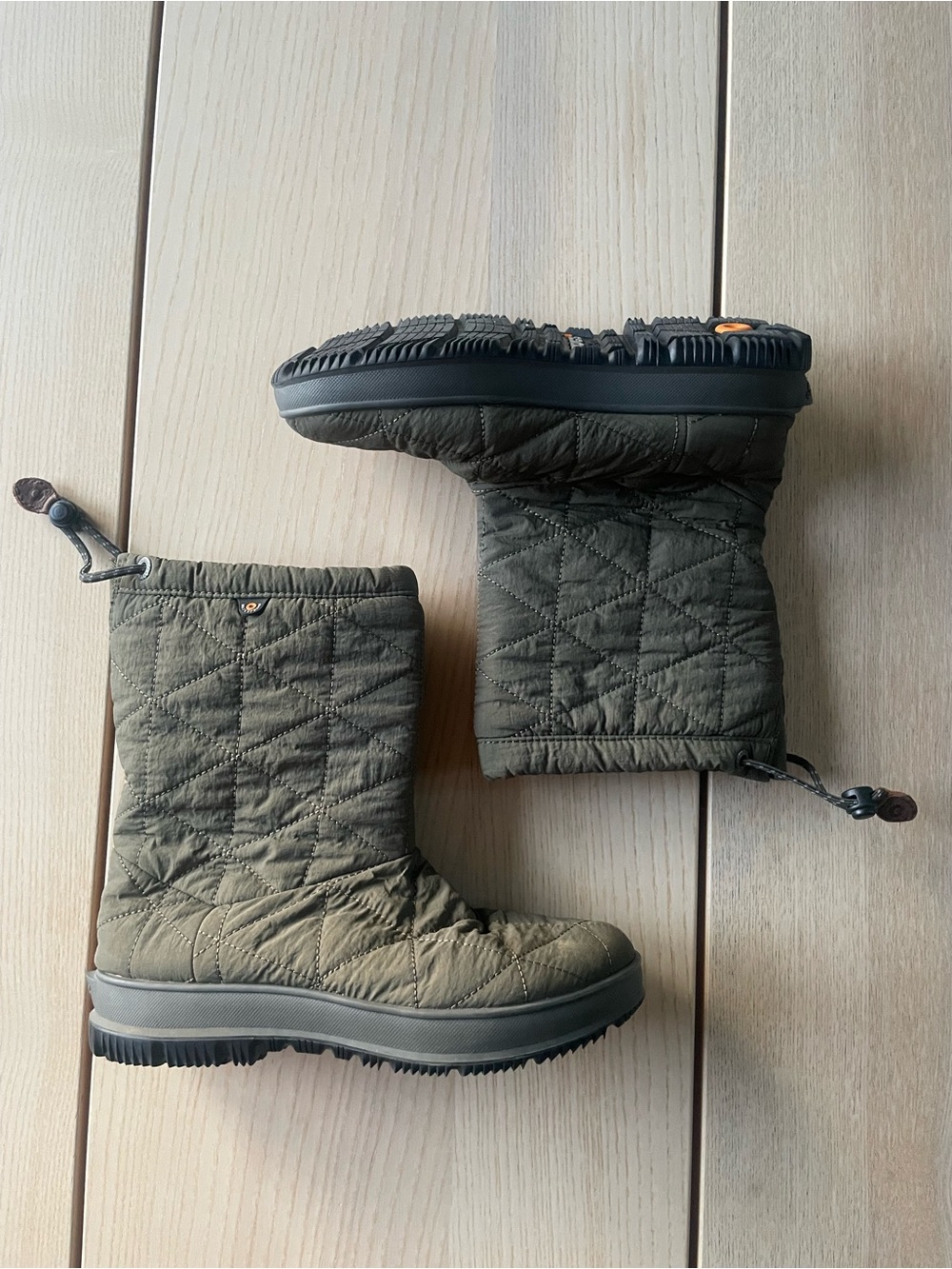 Bogs Snowday Mid waterproof winter boots women size 6 Bog Ladies winter boots